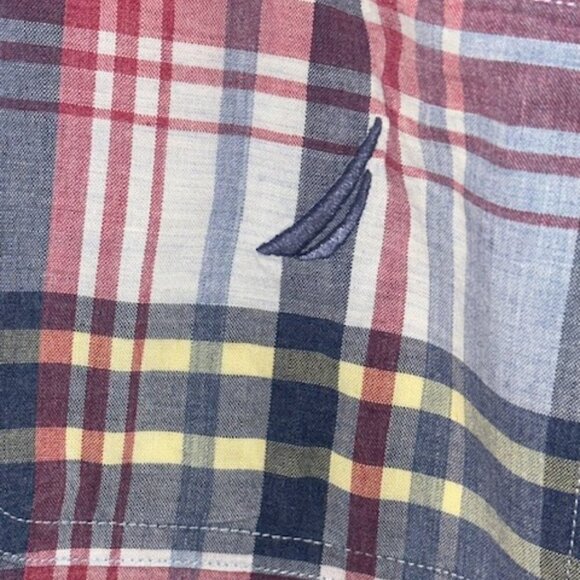 Nautica Men's Classic Fit Short Sleeve Heathered Plaid Button-Front Shirt - Picture 4 of 5